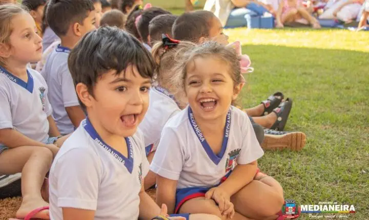 CMEI MOACIR MICHELETTO DE MEDIANEIRA PROMOVE DIA ESPECIAL DE LEITURA