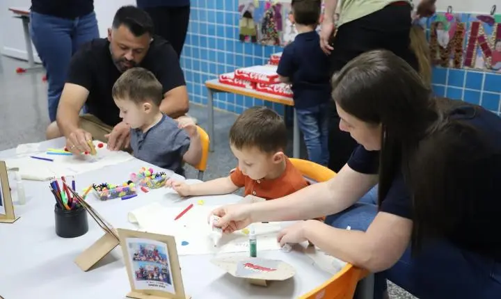 CMEIGI ENCERRA SEMANA DA CRIANÇA COM A 2ª NOITE DA FAMÍLIA EM ITAIPULÂNDIA