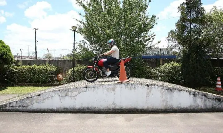 CNH PARA MOTO: EXAMES PRÁTICOS NO PARANÁ NÃO TERÃO MAIS RAMPA COMO OBSTÁCULO