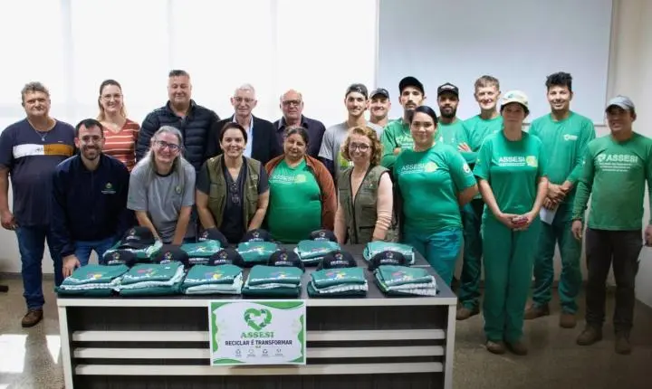 COLABORADORES DA ASSESI RECEBEM NOVOS UNIFORMES EM SERRANÓPOLIS DO IGUAÇU