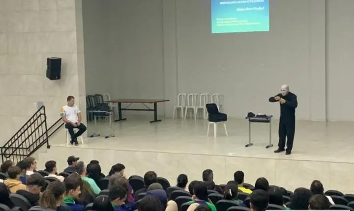 COLÉGIO COSTA E SILVA DE ITAIPULÂNDIA CONQUISTA 2º LUGAR NO NRE DE FOZ DO IGUAÇU NO ENEM 2025