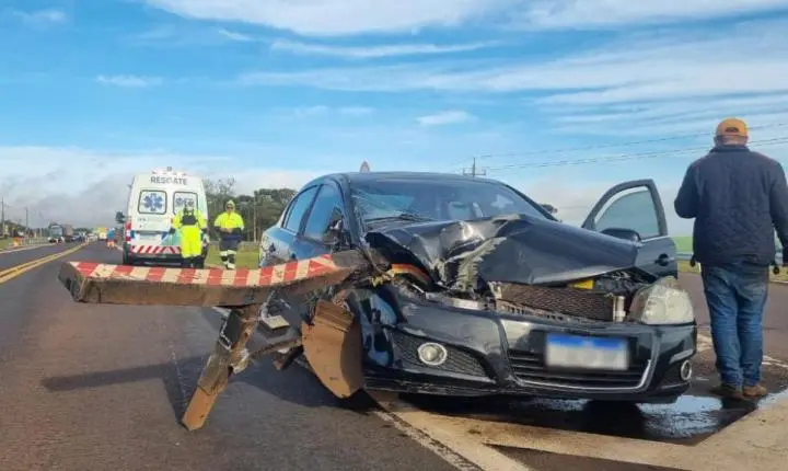 COLISÃO ENTRE CAMINHÃO E ASTRA INTERDITA TEMPORARIAMENTE A BR-277 EM SANTA TEREZA DO OESTE