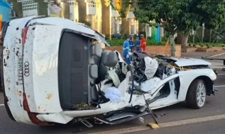 COLISÃO VIOLENTA DESTRÓI AUDI A4 E DEIXA DOIS MORTOS EM CASCAVEL