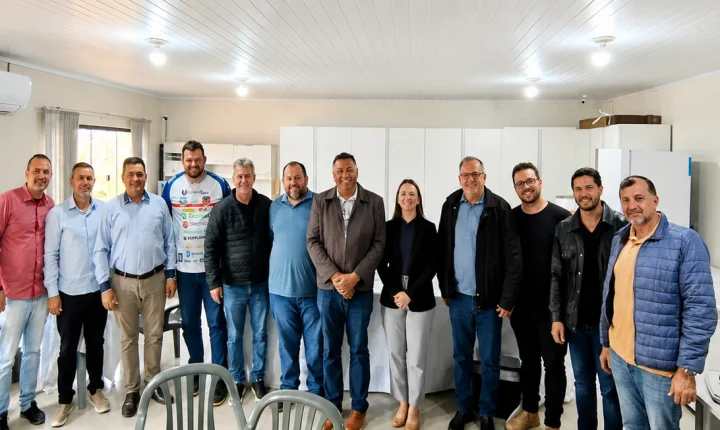 COMITIVA DE ITAIPULÂNDIA REALIZA VISITA INSTITUCIONAL A RAMILÂNDIA PARA TROCA DE EXPERIÊNCIAS