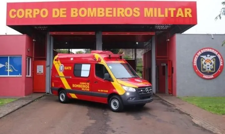 CORPO DE BOMBEIROS CAPTURA SERPENTE EM BARRACÃO DE SÃO MIGUEL DO IGUAÇU