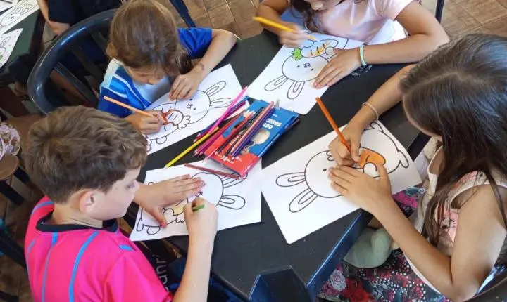 CRAS DE ITAIPULÂNDIA PROMOVE ATIVIDADE DE PÁSCOA COM CRIANÇAS E ADOLESCENTES DO SCFV