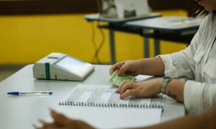 CRITÉRIOS DE DESEMPATE EM CONCURSOS PÚBLICOS: VEJA BENEFÍCIOS PARA VOLUNTÁRIOS DO PARANÁ QUE FOREM MESÁRIOS NAS ELEIÇÕES 2026