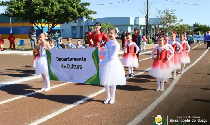 DESFILE DE 7 DE SETEMBRO REÚNE COMUNIDADE E CELEBRA 204 ANOS DA INDEPENDÊNCIA DO BRASIL EM SERRANÓPOLIS DO IGUAÇU