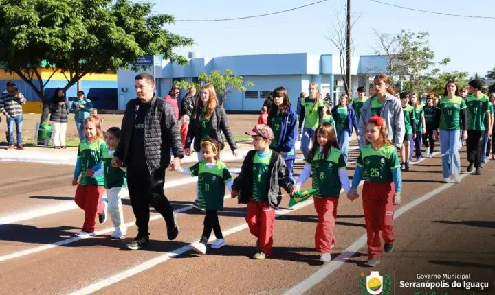 DESFILE DE 7 DE SETEMBRO REÚNE COMUNIDADE E CELEBRA 204 ANOS DA INDEPENDÊNCIA DO BRASIL EM SERRANÓPOLIS DO IGUAÇU