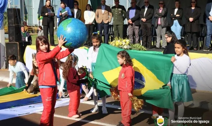 DESFILE DE 7 DE SETEMBRO REÚNE COMUNIDADE E CELEBRA 204 ANOS DA INDEPENDÊNCIA DO BRASIL EM SERRANÓPOLIS DO IGUAÇU