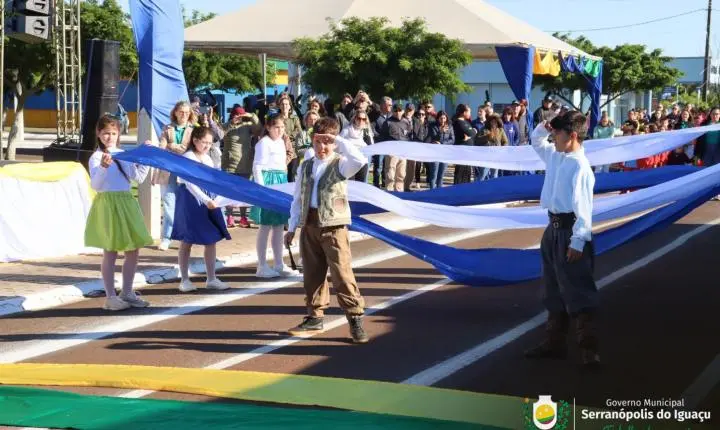 DESFILE DE 7 DE SETEMBRO REÚNE COMUNIDADE E CELEBRA 204 ANOS DA INDEPENDÊNCIA DO BRASIL EM SERRANÓPOLIS DO IGUAÇU