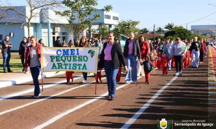 DESFILE DE 7 DE SETEMBRO REÚNE COMUNIDADE E CELEBRA 204 ANOS DA INDEPENDÊNCIA DO BRASIL EM SERRANÓPOLIS DO IGUAÇU