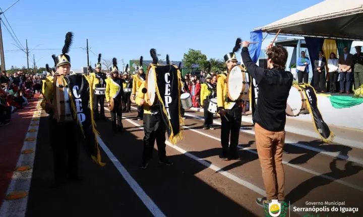 DESFILE DE 7 DE SETEMBRO REÚNE COMUNIDADE E CELEBRA 204 ANOS DA INDEPENDÊNCIA DO BRASIL EM SERRANÓPOLIS DO IGUAÇU