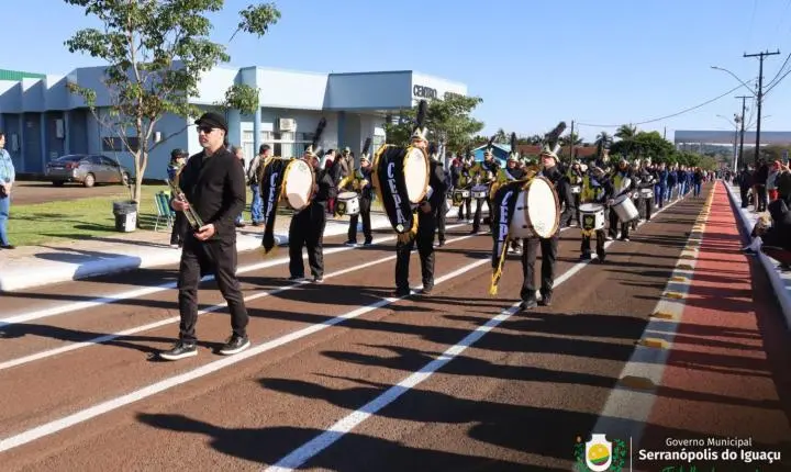 DESFILE DE 7 DE SETEMBRO REÚNE COMUNIDADE E CELEBRA 204 ANOS DA INDEPENDÊNCIA DO BRASIL EM SERRANÓPOLIS DO IGUAÇU