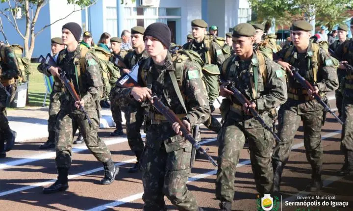 DESFILE DE 7 DE SETEMBRO REÚNE COMUNIDADE E CELEBRA 204 ANOS DA INDEPENDÊNCIA DO BRASIL EM SERRANÓPOLIS DO IGUAÇU