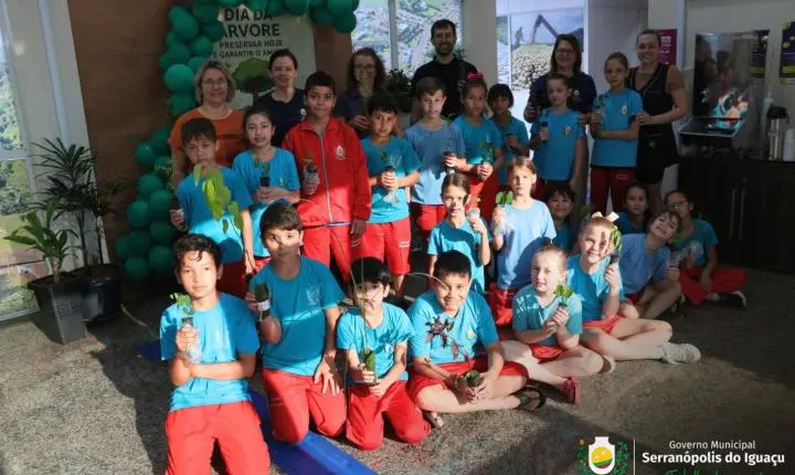 DIA DA ÁRVORE É MARCADO COM DISTRIBUIÇÃO GRATUITA DE MUDAS EM SERRANÓPOLIS DO IGUAÇU