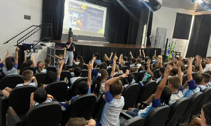 EEAP PROMOVE PALESTRAS SOBRE BULLYING E CYBERBULLYING NAS ESCOLAS DE ITAIPULÂNDIA