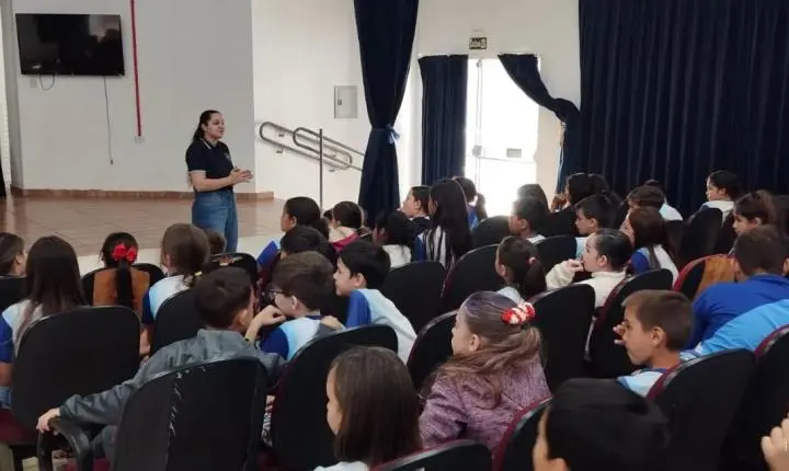 EEAP PROMOVE PALESTRAS SOBRE BULLYING E CYBERBULLYING NAS ESCOLAS DE ITAIPULÂNDIA