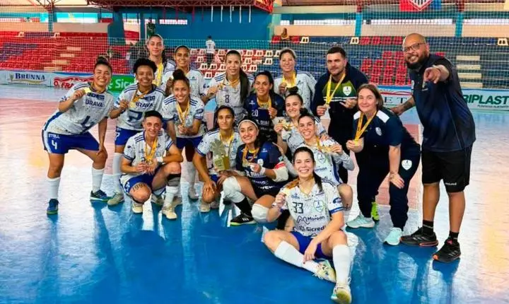 EQUIPE FEMININA DE FUTSAL DE SÃO MIGUEL DO IGUAÇU CONQUISTA TÍTULO DA FASE REGIONAL DOS JOGOS ABERTOS DO PARANÁ