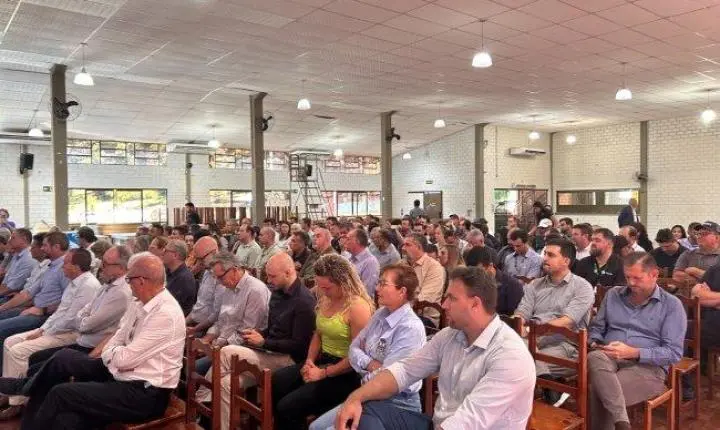 EXTREMO OESTE REÚNE LIDERANÇAS EM MEDIANEIRA PARA UNIFICAR VOTO E GARANTIR REPRESENTATIVIDADE POLÍTICA ÀS CIDADES