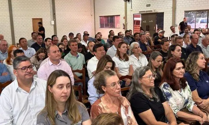 EXTREMO OESTE REÚNE LIDERANÇAS EM MEDIANEIRA PARA UNIFICAR VOTO E GARANTIR REPRESENTATIVIDADE POLÍTICA ÀS CIDADES