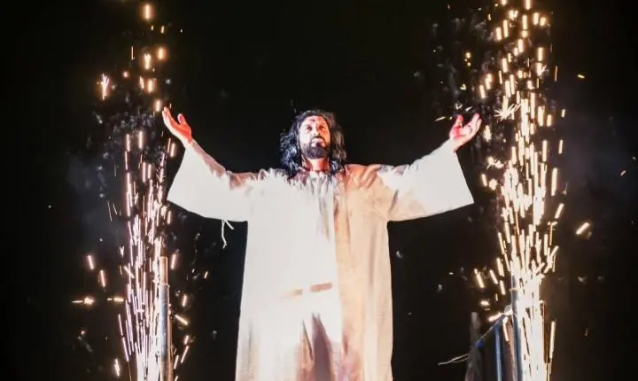 FÉ, EMOÇÃO E REFLEXÃO MARCAM ESPETÁCULO DA ENCENAÇÃO DA PAIXÃO DE CRISTO EM ITAIPULÂNDIA