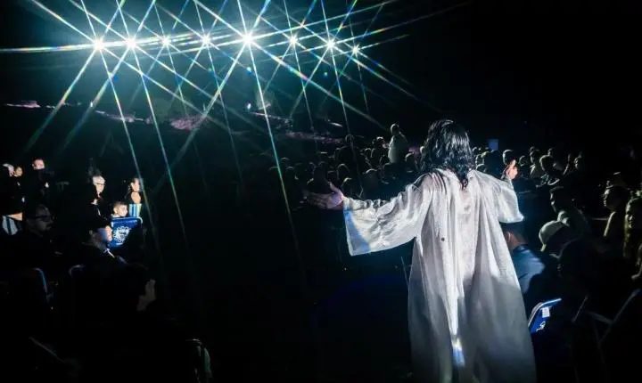 FÉ, EMOÇÃO E REFLEXÃO MARCAM ESPETÁCULO DA ENCENAÇÃO DA PAIXÃO DE CRISTO EM ITAIPULÂNDIA