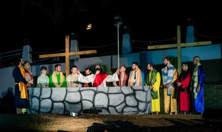 FÉ, EMOÇÃO E REFLEXÃO MARCAM ESPETÁCULO DA ENCENAÇÃO DA PAIXÃO DE CRISTO EM ITAIPULÂNDIA