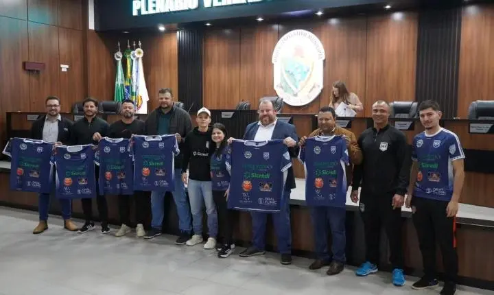 FUTSAL FEMININO DE ITAIPULÂNDIA FAZ VISITA INSTITUCIONAL À CÂMARA E APRESENTA PROJETOS PARA A TEMPORADA