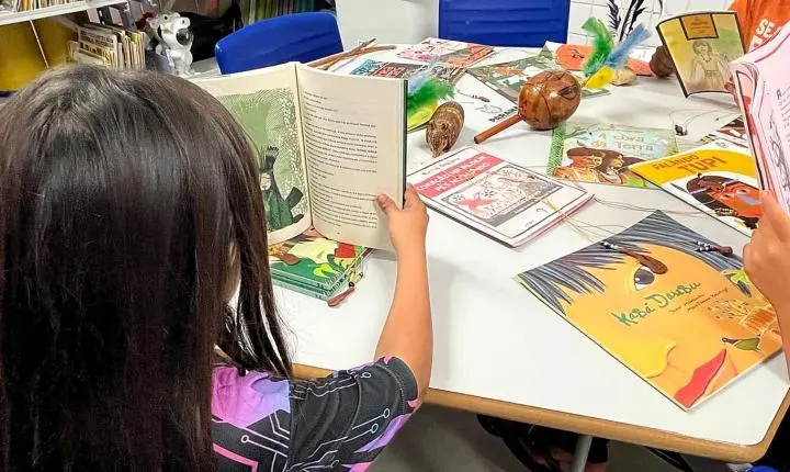 GOVERNO DO ESTADO AMPLIA ACERVO LITERÁRIO DE 31 ESCOLAS COM OBRAS DE AUTORES INDÍGENAS