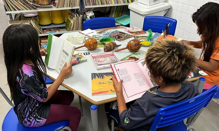 GOVERNO DO ESTADO AMPLIA ACERVO LITERÁRIO DE 31 ESCOLAS COM OBRAS DE AUTORES INDÍGENAS