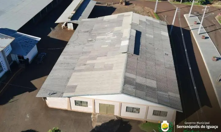 GOVERNO MUNICIPAL AUTORIZA REVITALIZAÇÃO DE TELHADO EM PAVILHÃO COMUNITÁRIO EM SERRANÓPOLIS DO IGUAÇU