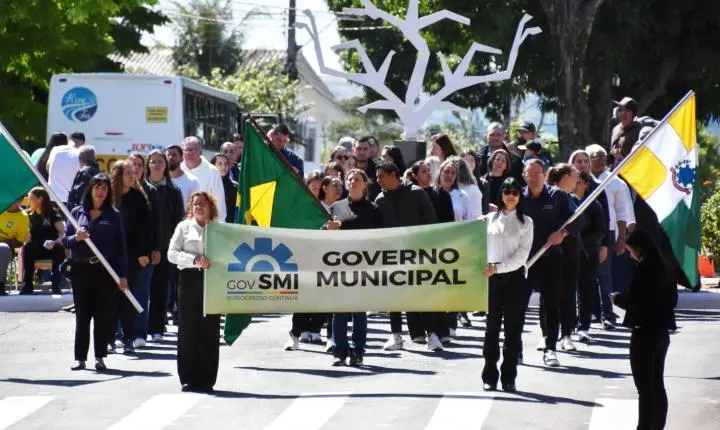 GRANDE PÚBLICO PRESTIGIA DESFILE CÍVICO DE 7 DE SETEMBRO QUE EXALTOU OS 65 ANOS DE SÃO MIGUEL DO IGUAÇU