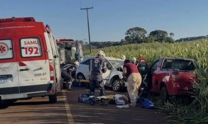GRAVÍSSIMO ACIDENTE FRONTAL DEIXA QUATRO FERIDOS NO INTERIOR DE SANTA HELENA