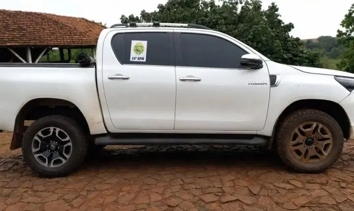 HILUX COM ALERTA DE FURTO/ROUBO É ENCONTRADA ABANDONADA EM ÁREA RURAL DE MISSAL
