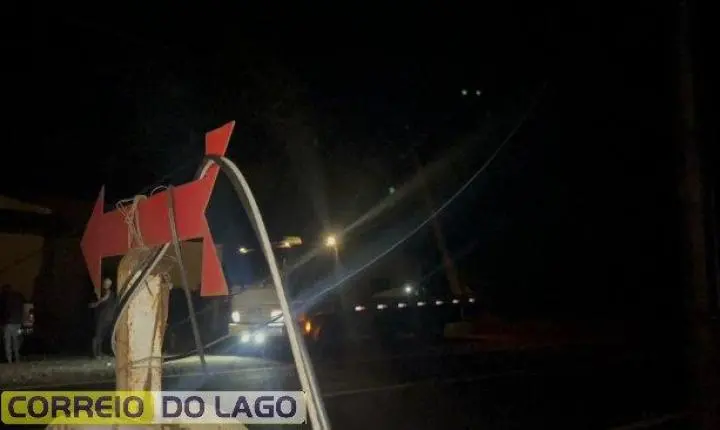 HOMEM MORRE EM GRAVE ACIDENTE ENTRE CARROS NA PR-317 EM SÃO JOSÉ DAS PALMEIRAS