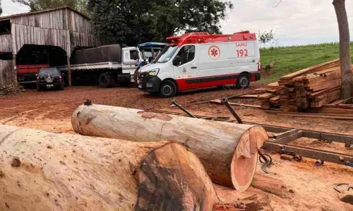 IDOSO DE 72 ANOS MORRE APÓS TRATOR TOMBAR NO INTERIOR DE MISSAL