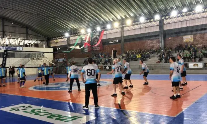 IDOSOS DE ITAIPULÂNDIA SE DESTACAM NA 2ª ETAPA DO CIRCUITO OESTE SICREDI DE VÔLEI CÂMBIO