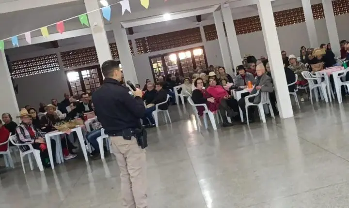 IDOSOS DE MISSAL RECEBEM ORIENTAÇÕES SOBRE GOLPES VIRTUAIS E PRESENCIAIS