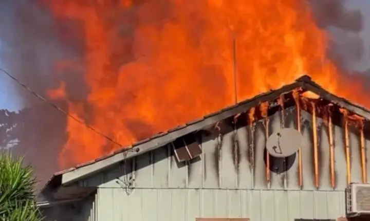 INCÊNDIO ATINGE RESIDÊNCIA EM MISSAL E IDOSO FICA FERIDO