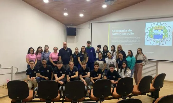  ITAIPULÂNDIA - ALUNOS DO COLÉGIO ESTADUAL COSTA E SILVA VISITAM SECRETARIA DE ADMINISTRAÇÃO E CONHECEM FUNCIONAMENTO DO SERVIÇO PÚBLICO