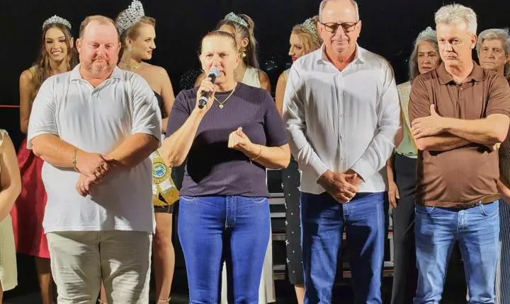 ITAIPULÂNDIA CELEBRA DIA DA MULHER COM SHOW DE MURILO HUFF E GRANDE PÚBLICO EM FRENTE AO PAÇO MUNICIPAL
