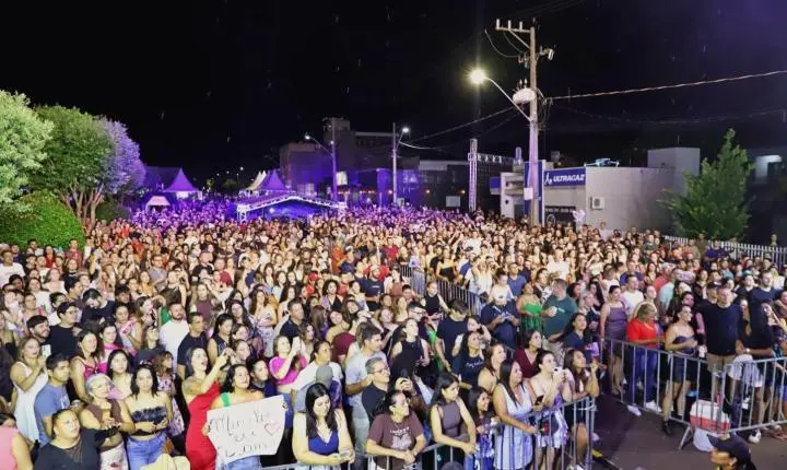 ITAIPULÂNDIA CELEBRA DIA DA MULHER COM SHOW DE MURILO HUFF E GRANDE PÚBLICO EM FRENTE AO PAÇO MUNICIPAL