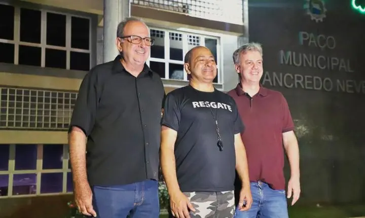 ITAIPULÂNDIA ENTREGA UNIFORMES A 160 ALUNOS DO PROGRAMA GUARDA-VIDAS MIRIM EM CERIMÔNIA OFICIAL