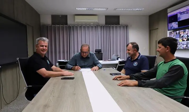 ITAIPULÂNDIA INICIA MELHORIAS NA COBERTURA DO AUDITÓRIO PROFESSOR ROMALINO PEREIRA DA LUZ