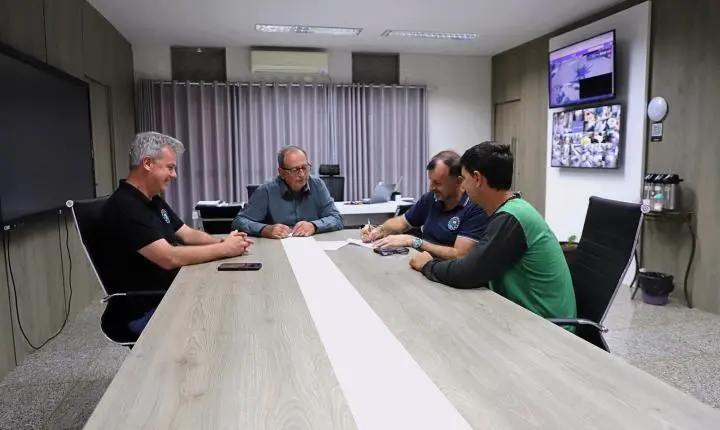 ITAIPULÂNDIA INICIA MELHORIAS NA COBERTURA DO AUDITÓRIO PROFESSOR ROMALINO PEREIRA DA LUZ