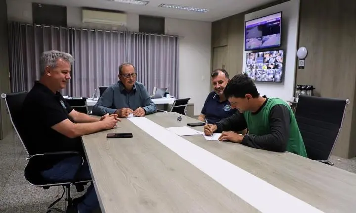 ITAIPULÂNDIA INICIA MELHORIAS NA COBERTURA DO AUDITÓRIO PROFESSOR ROMALINO PEREIRA DA LUZ