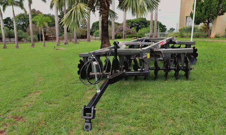 ITAIPULÂNDIA INVESTE R$ 58 MIL EM NOVA GRADE ARADORA PARA FORTALECER AGRICULTURA LOCAL