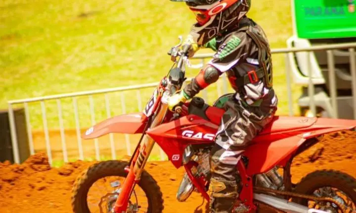 ITAIPULÂNDIA PARABENIZA PILOTOS PELA PARTICIPAÇÃO NA COPA VERÃO COSTA OESTE DE VELOCROSS 2026