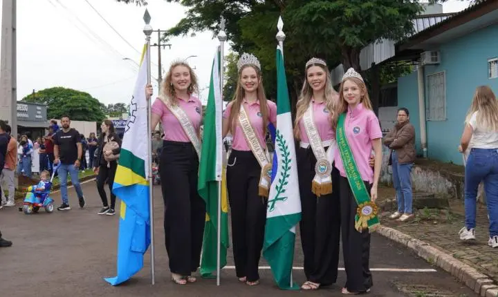 ITAIPULÂNDIA REALIZA DESFILE CÍVICO EM CELEBRAÇÃO À INDEPENDÊNCIA DO BRASIL